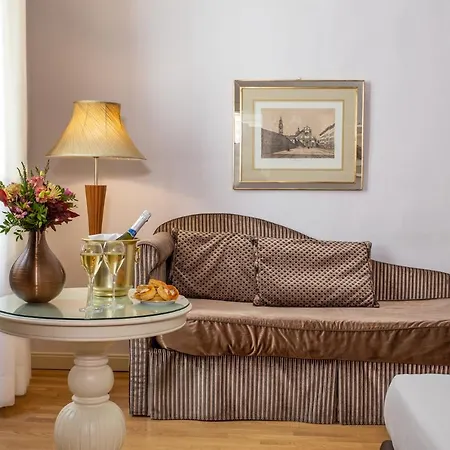 Boutique Del Corso מלון 3*